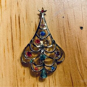 Vintage Beatrix Gold Tone Colorful Gem Holiday Tree Brooch Pin